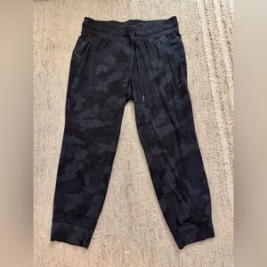 Lululemon Size 10 Drawstring Camo Joggers